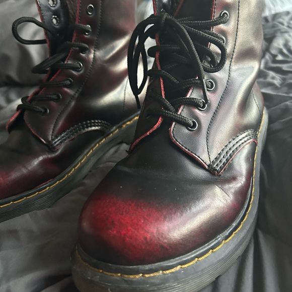 Marke NIIH So Bouncy Black and Red Unisex Boots